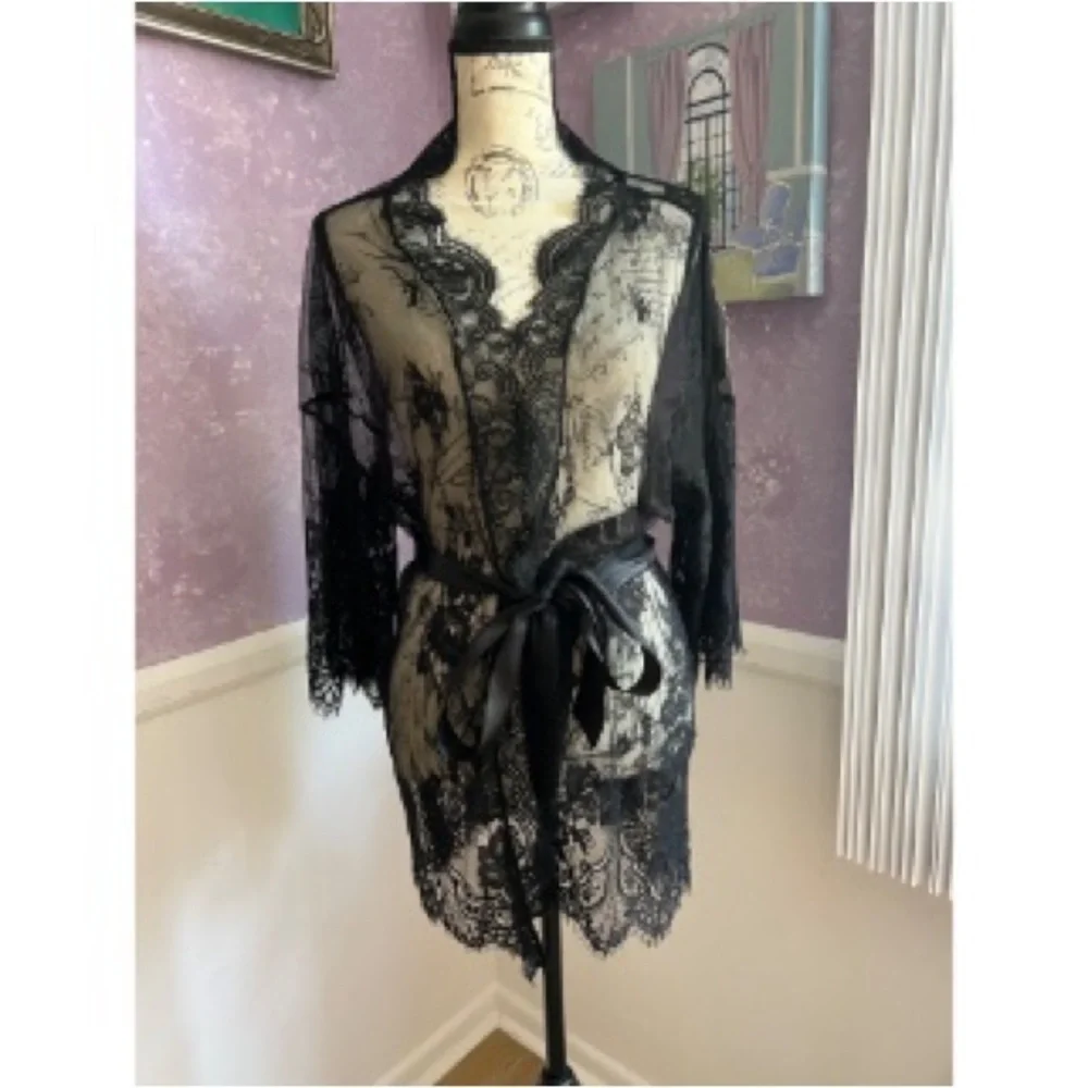 Elegant XL Black Lace Robe